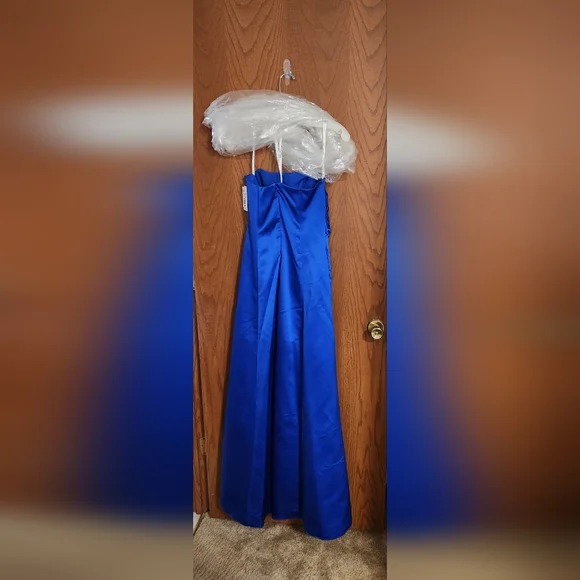 David's Bridal Gown - Picture 2 of 4